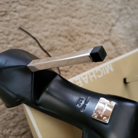 Adelle Runway Michael Kors Leather & Chrome heels size 8 - Picture 5 of 6